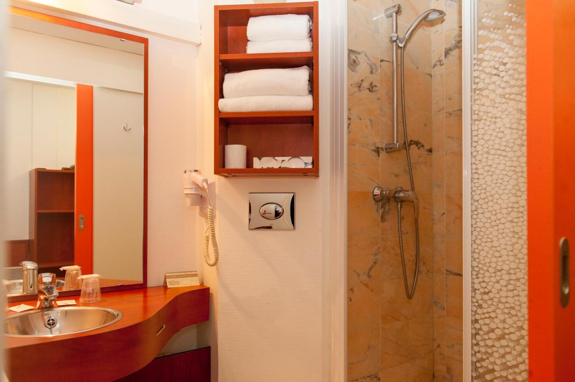 Brit Hotel Agen - L'Aquitaine Le Passage  Εξωτερικό φωτογραφία